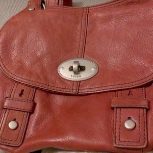 FOSSIL 🔑 Authentic Leather Crossbody messenger Red purse